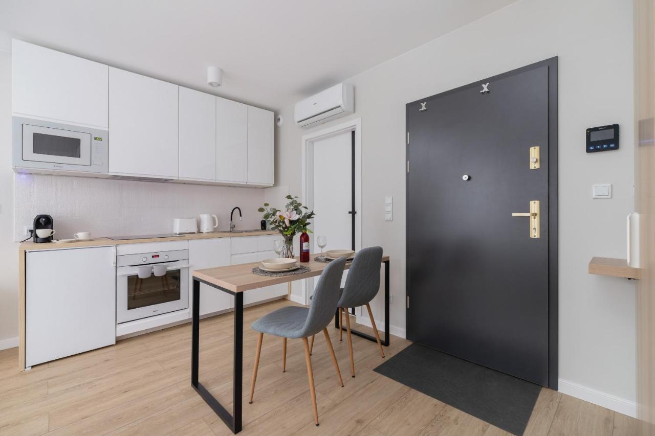 City Studio With Ac Czarnowiejska By Renters คราคูฟ ภายนอก รูปภาพ