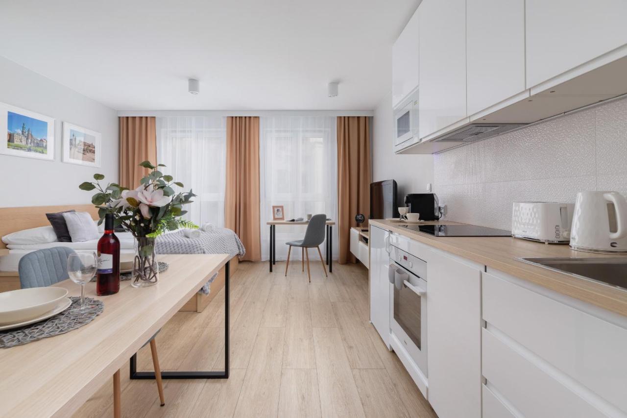 City Studio With Ac Czarnowiejska By Renters คราคูฟ ภายนอก รูปภาพ