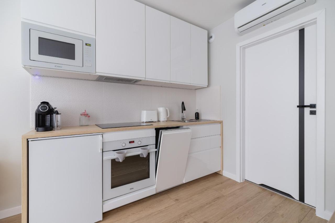 City Studio With Ac Czarnowiejska By Renters คราคูฟ ภายนอก รูปภาพ