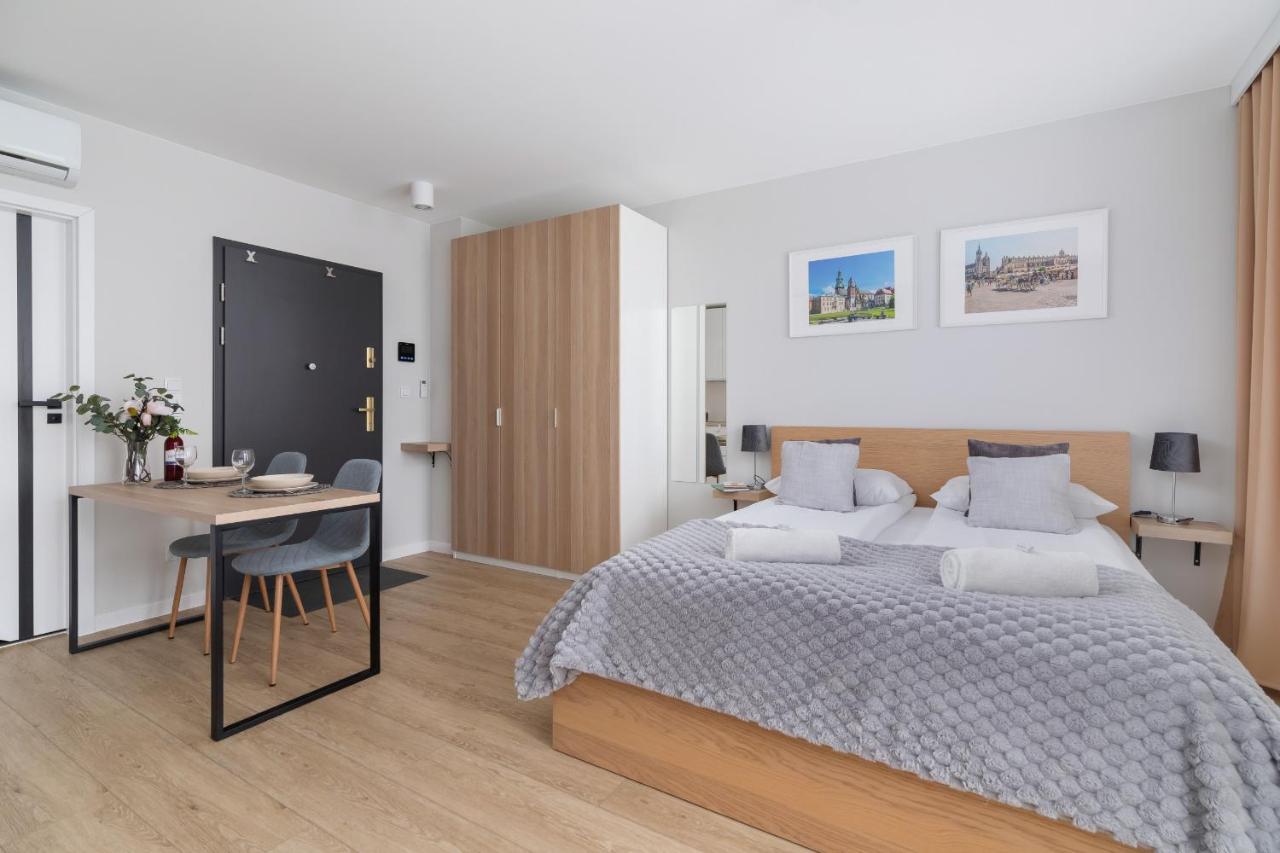 City Studio With Ac Czarnowiejska By Renters คราคูฟ ภายนอก รูปภาพ