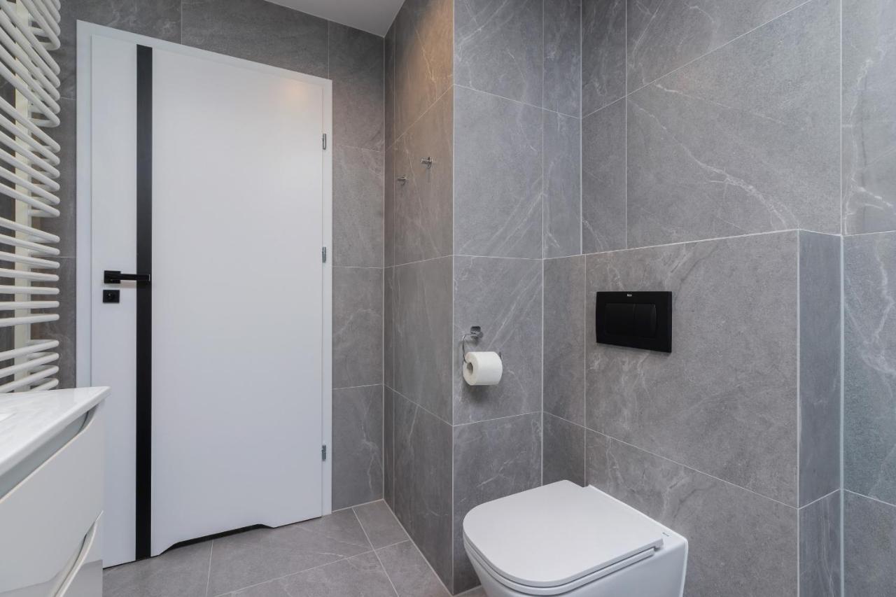 City Studio With Ac Czarnowiejska By Renters คราคูฟ ภายนอก รูปภาพ