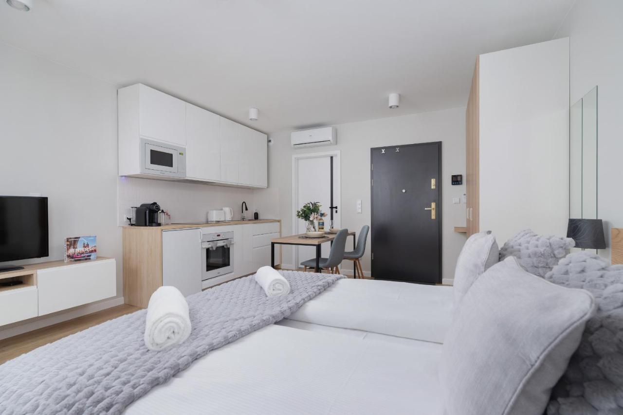 City Studio With Ac Czarnowiejska By Renters คราคูฟ ภายนอก รูปภาพ