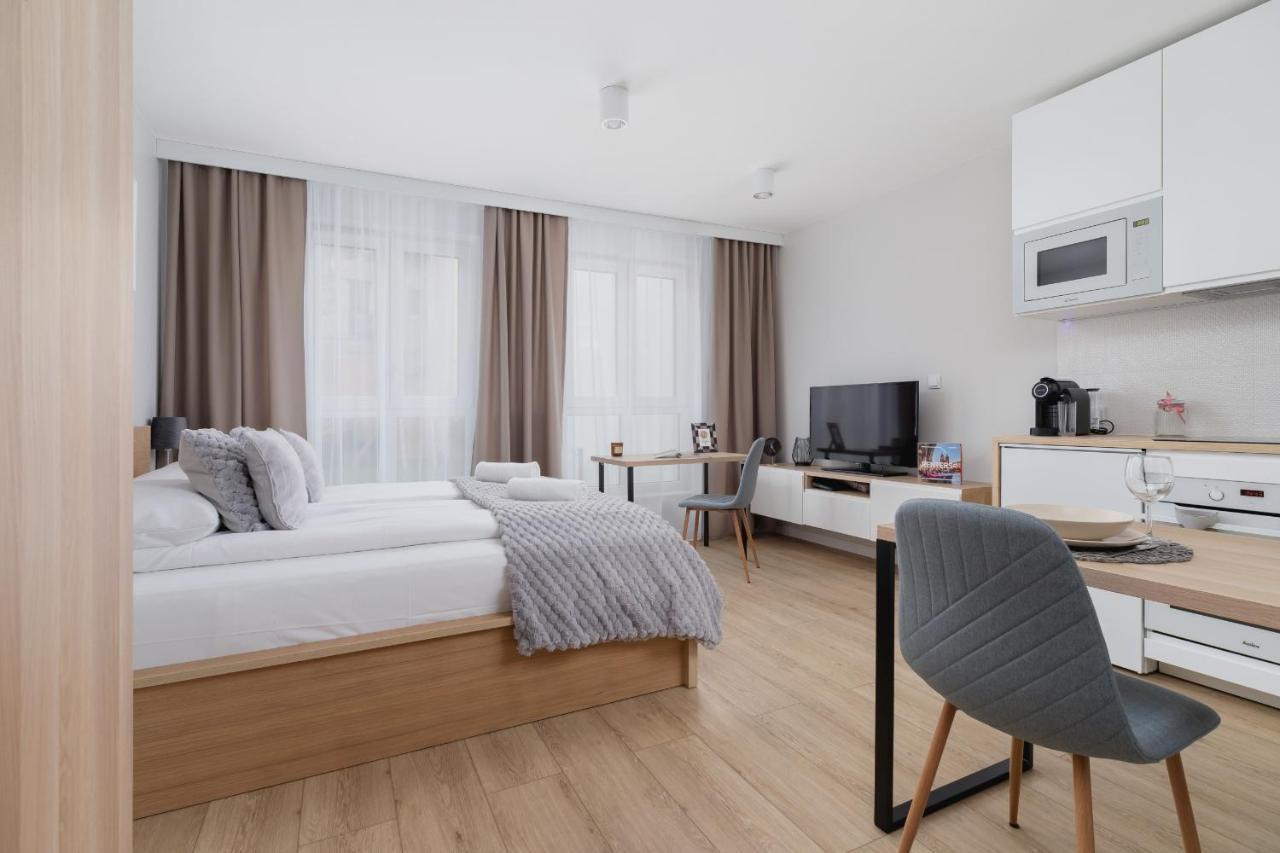 City Studio With Ac Czarnowiejska By Renters คราคูฟ ภายนอก รูปภาพ