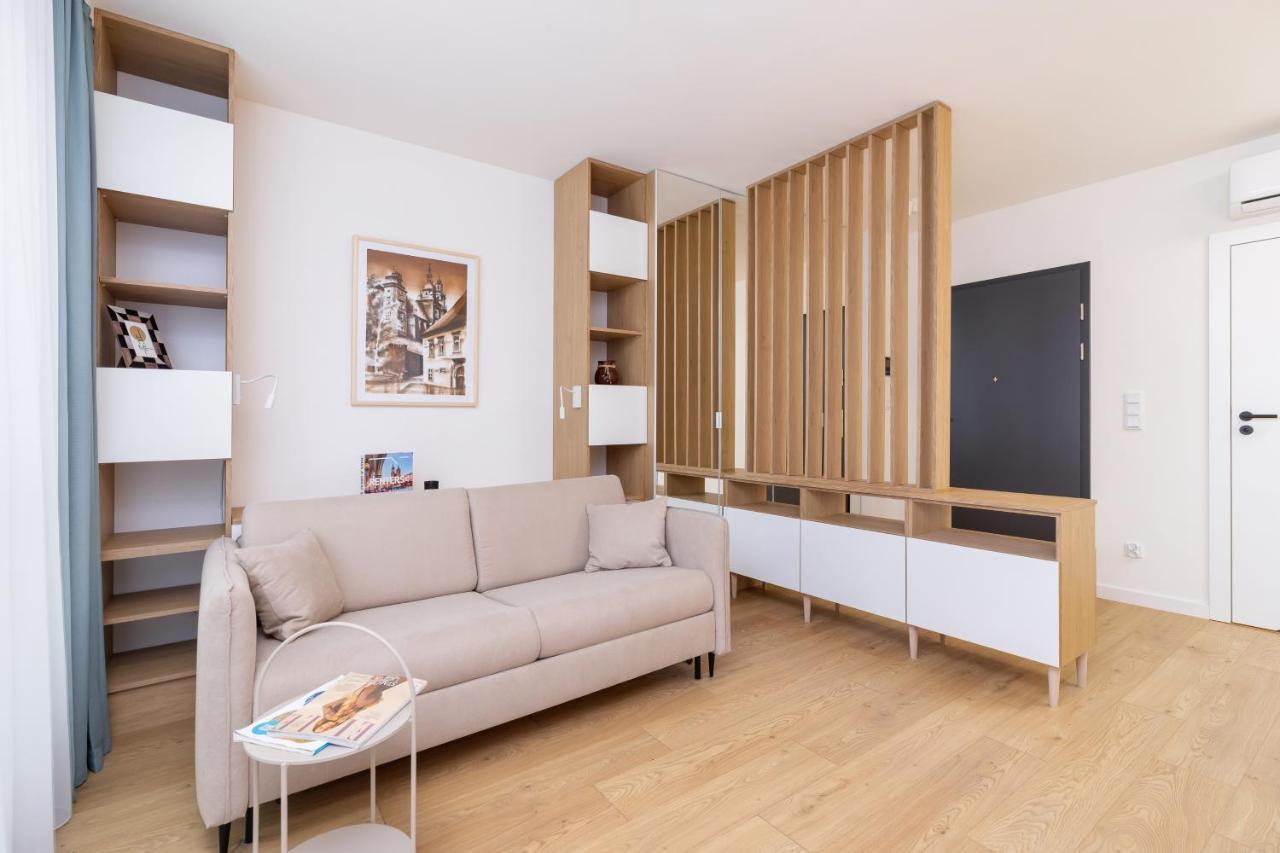 City Studio With Ac Czarnowiejska By Renters คราคูฟ ภายนอก รูปภาพ