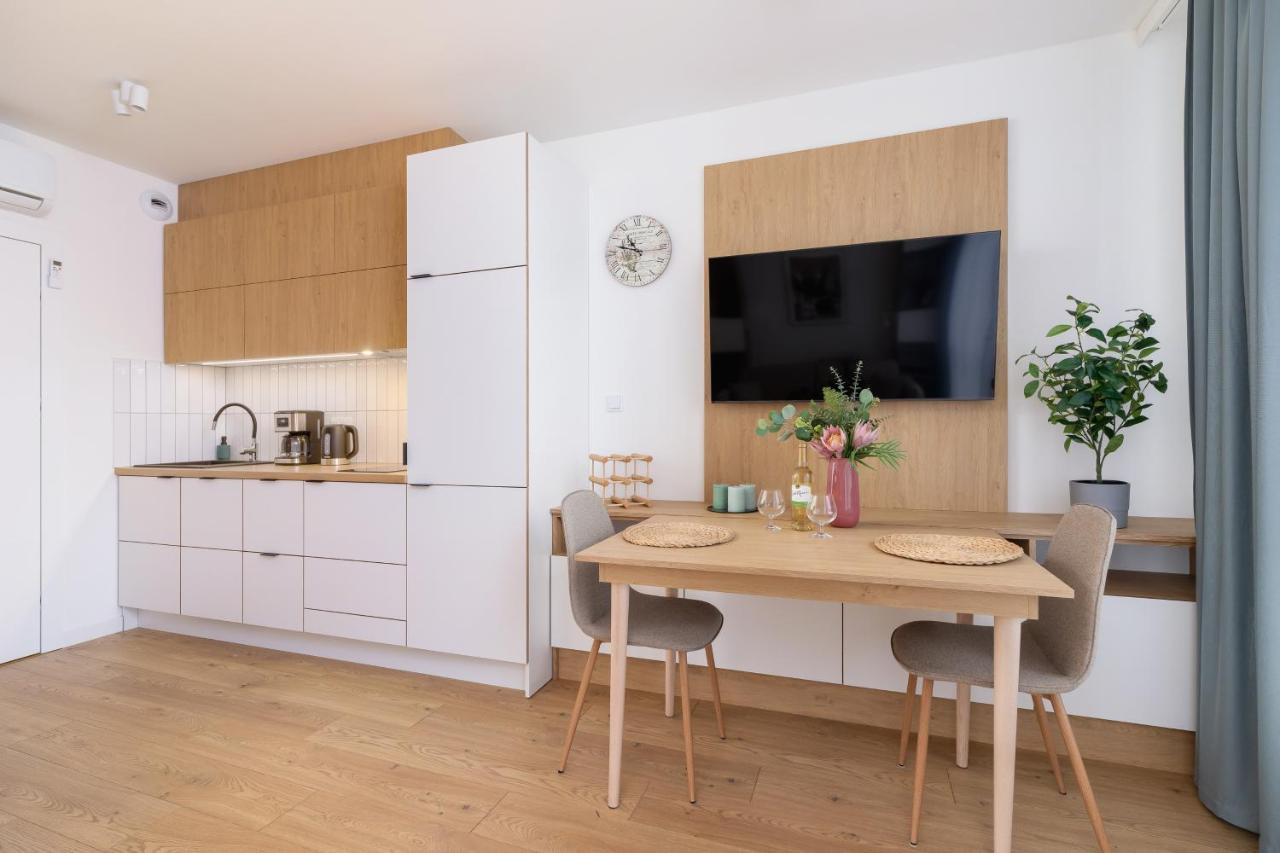 City Studio With Ac Czarnowiejska By Renters คราคูฟ ภายนอก รูปภาพ