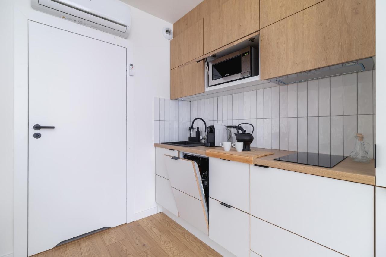 City Studio With Ac Czarnowiejska By Renters คราคูฟ ภายนอก รูปภาพ