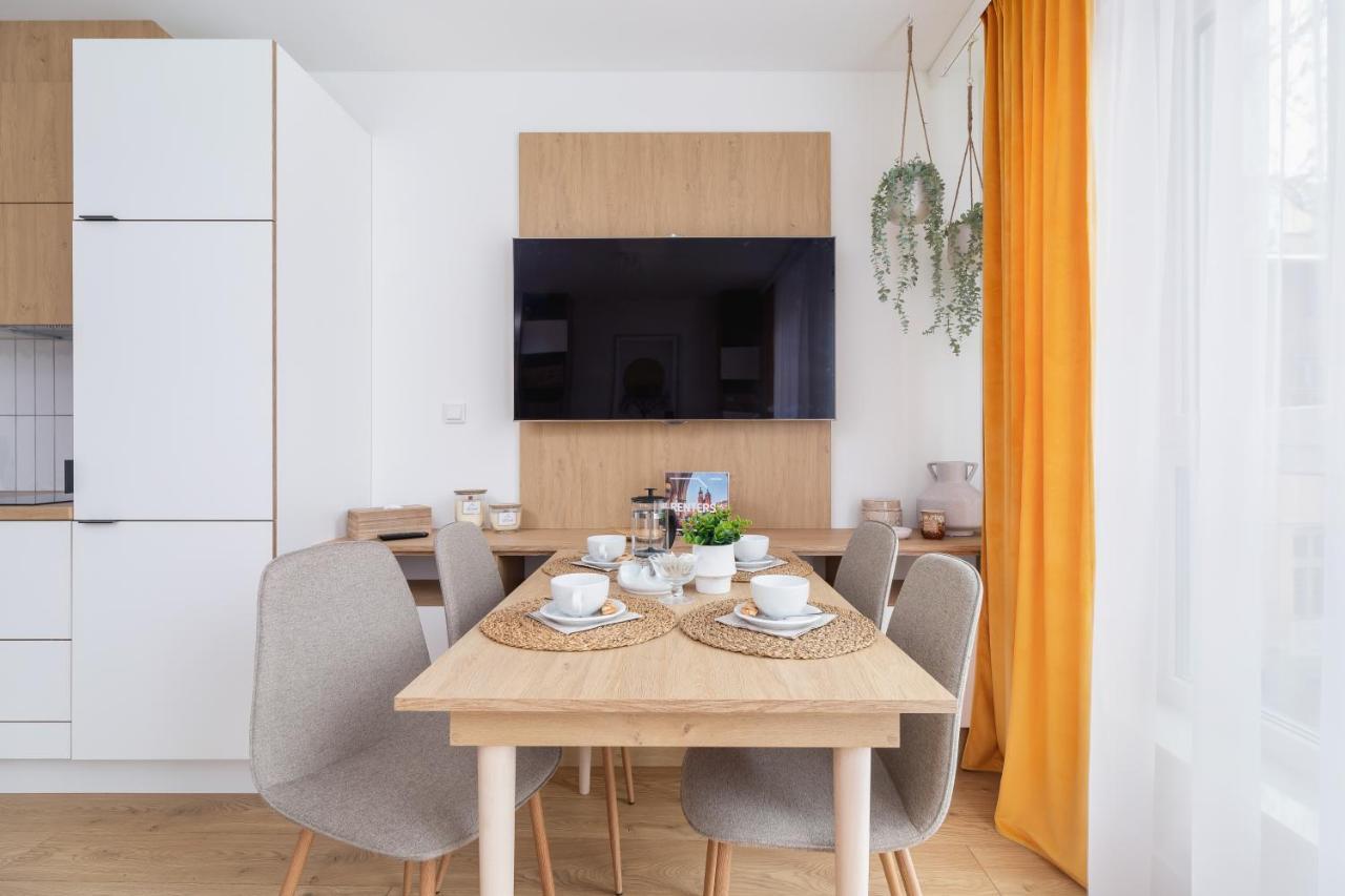 City Studio With Ac Czarnowiejska By Renters คราคูฟ ภายนอก รูปภาพ
