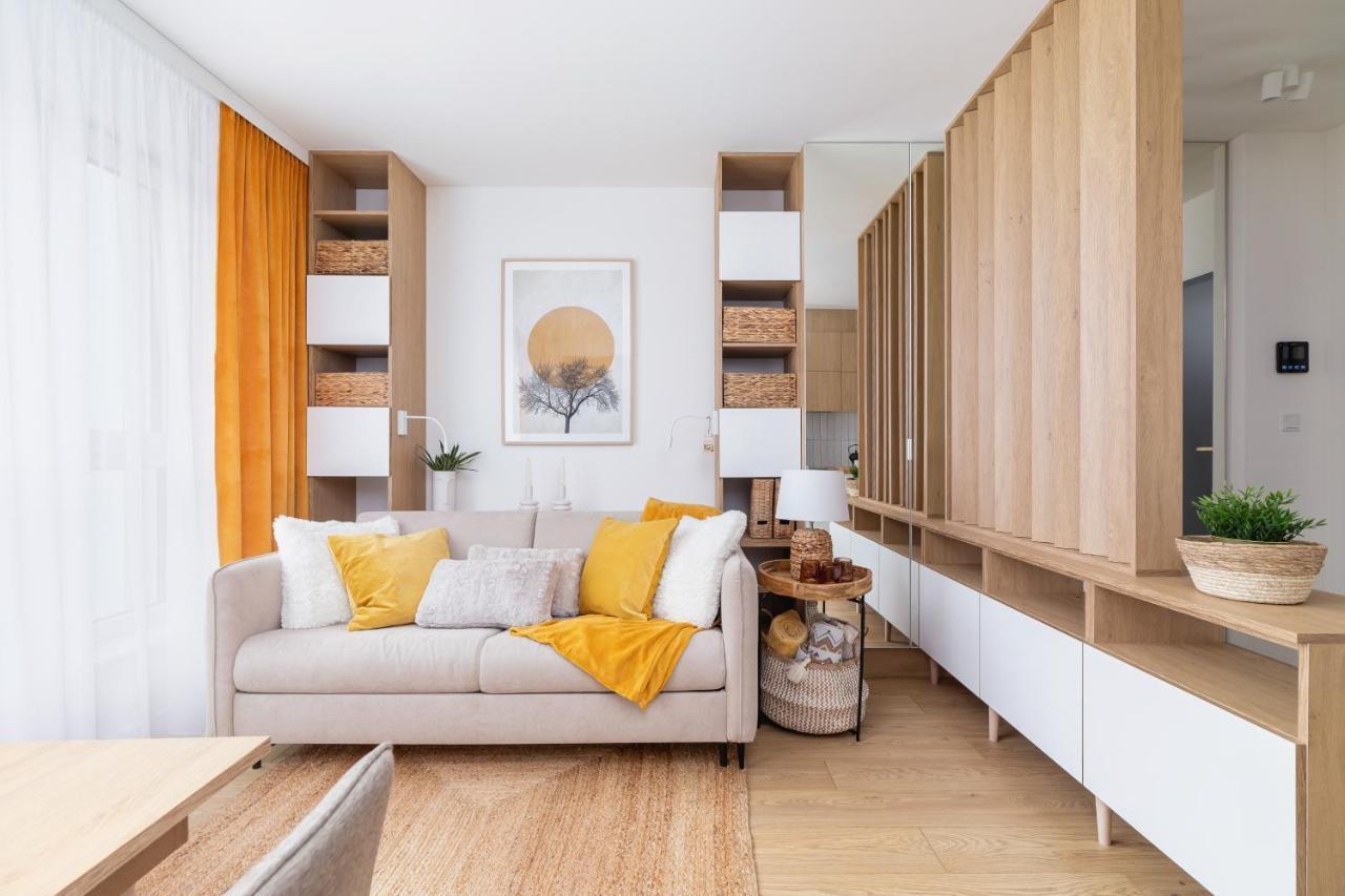 City Studio With Ac Czarnowiejska By Renters คราคูฟ ภายนอก รูปภาพ