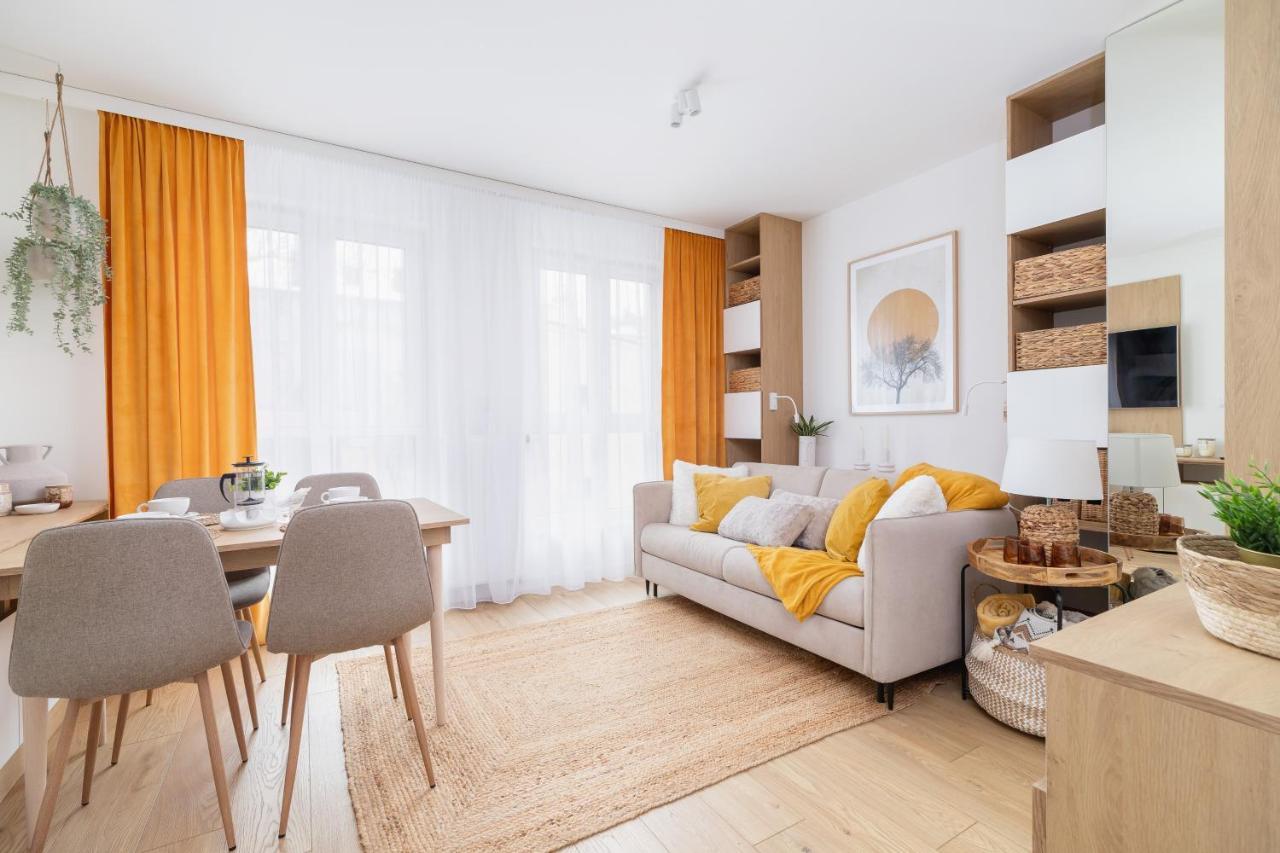 City Studio With Ac Czarnowiejska By Renters คราคูฟ ภายนอก รูปภาพ