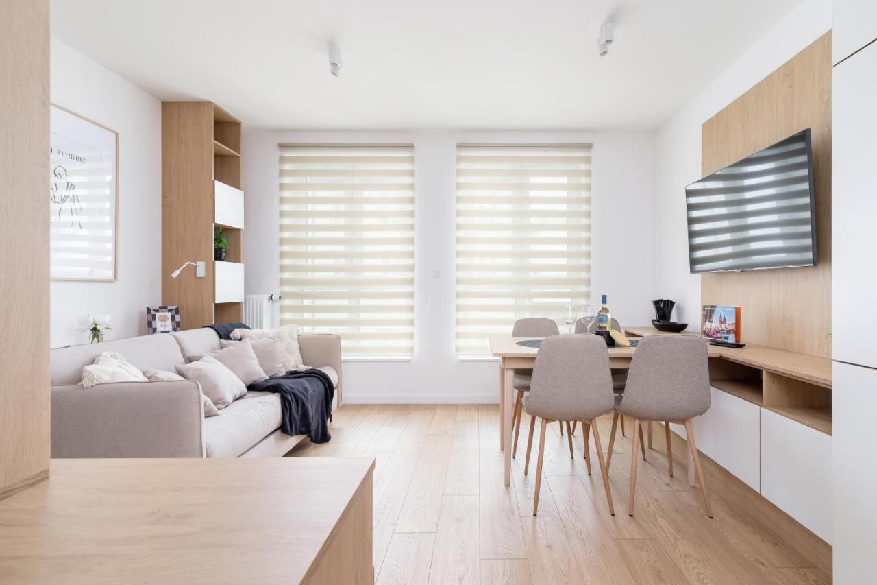 City Studio With Ac Czarnowiejska By Renters คราคูฟ ภายนอก รูปภาพ