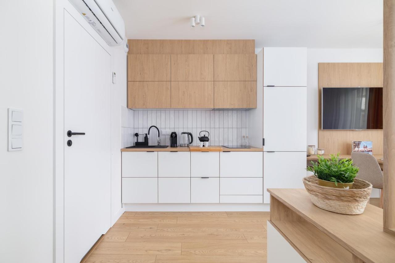 City Studio With Ac Czarnowiejska By Renters คราคูฟ ภายนอก รูปภาพ