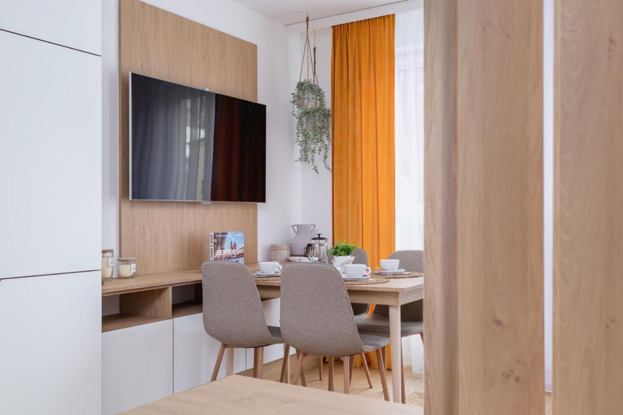 City Studio With Ac Czarnowiejska By Renters คราคูฟ ภายนอก รูปภาพ